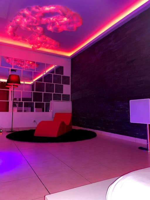 Jeu De Regards - Jacuzzi/Balneo Courcouronnes Exterior foto