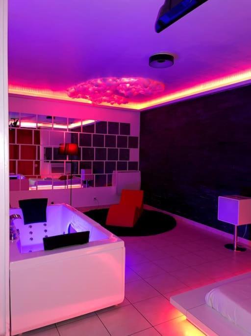 Jeu De Regards - Jacuzzi/Balneo Courcouronnes Exterior foto