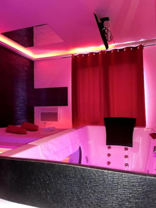 Jeu De Regards - Jacuzzi/Balneo Courcouronnes Exterior foto